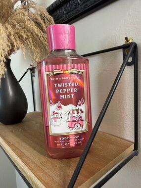 NWT Bath & Body Works Twisted Peppermint Body Wash - Pink